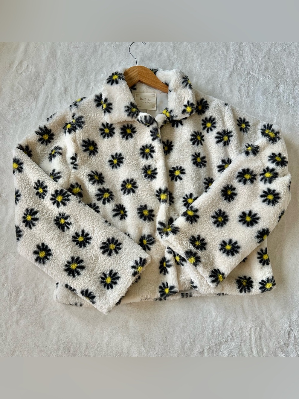 Altar'd State Faux Fur Daisy Jacket size large - White, Black & Yellow 🌼 Fall